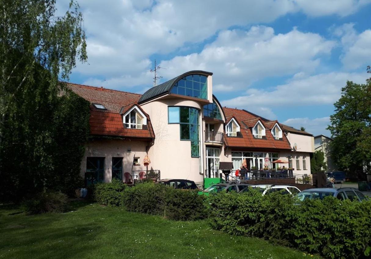 Uničov Hotel Colchi מראה חיצוני תמונה