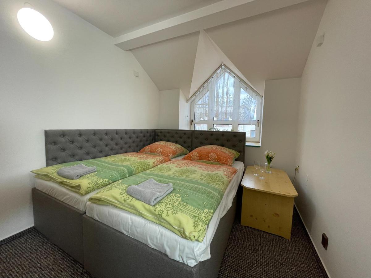 Uničov Hotel Colchi מראה חיצוני תמונה