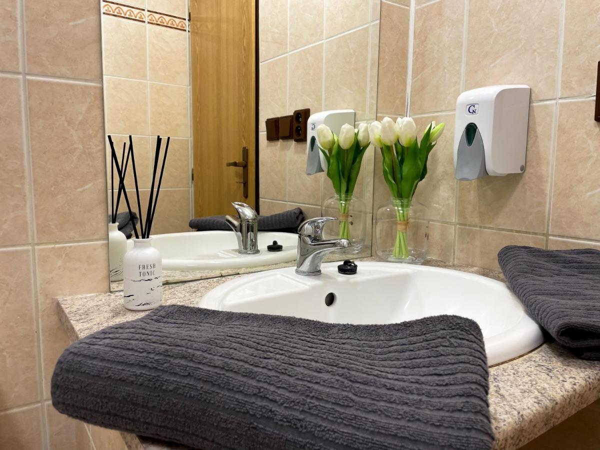 Uničov Hotel Colchi מראה חיצוני תמונה